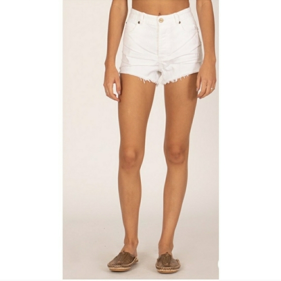 AMUSE SHORELINE - Picture 3 of 3